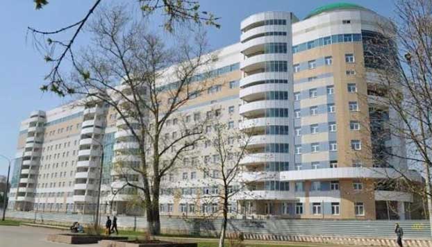 Здание Национального медицинского исследовательского центра нейрохирургии имени академика Н. Н. Бурденко